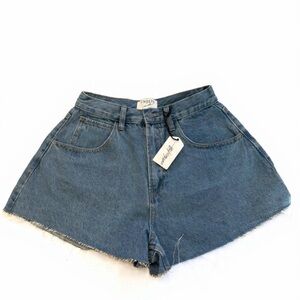 TWELVE BY ONTWELFTH WOMEN SIZE 26 DENIM SHORTS IN MEDIUM TRUE BLUE NWT